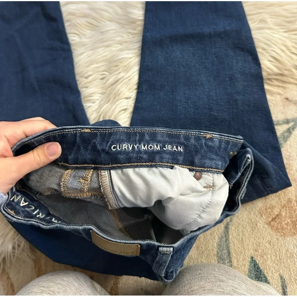 AMERICAN EAGLE Curvy Mom Jeans